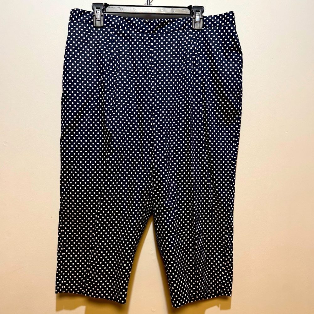 NWT Alfred Dunner‎ Navy and White Polka Dot Capri Pants. Size 16W